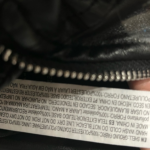 Forever 21 Black Faux Leather Crop Top Size Small - Picture 5 of 5